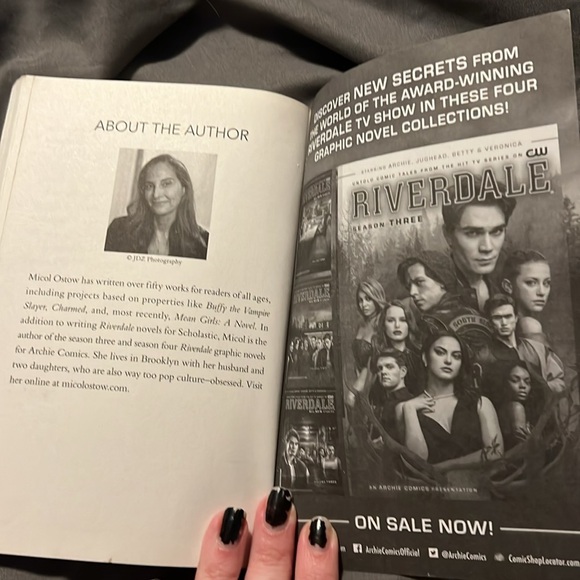 RIVERDALE Death of a Cheerleader by Micol Ostow - Picture 4 of 5